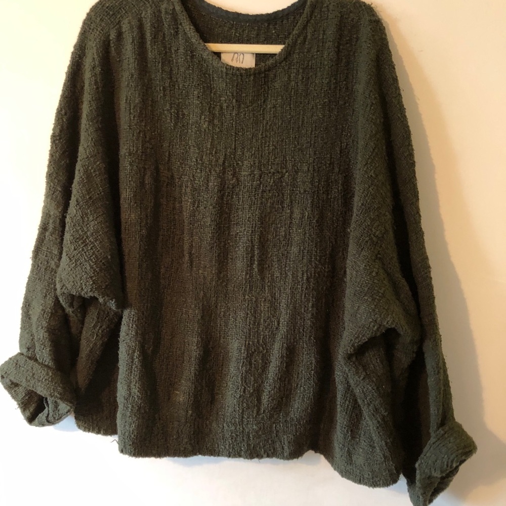 Janie + the Jones T Sweater in light weight green XL